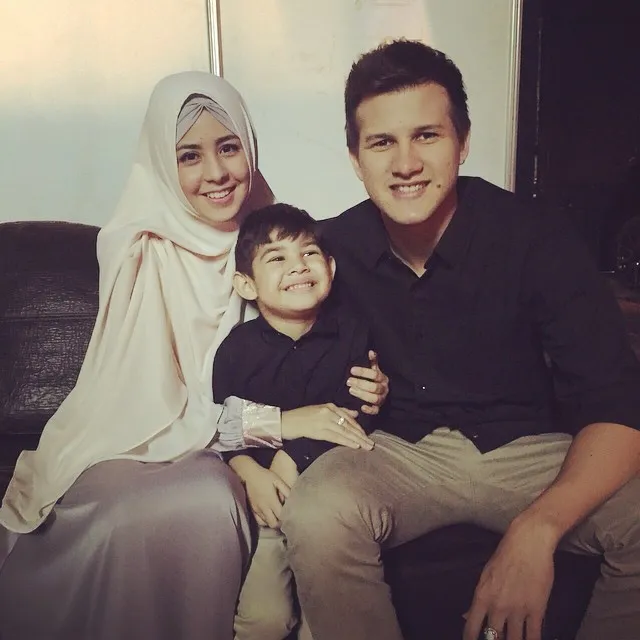 Kebersamaan Risty - Stuart dan Arsen © instagram risty tagor - stuart collin