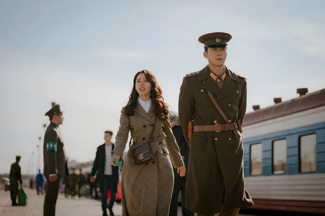 7. Outfit Blazer Son Ye Jin di CRASH LANDING ON YOU