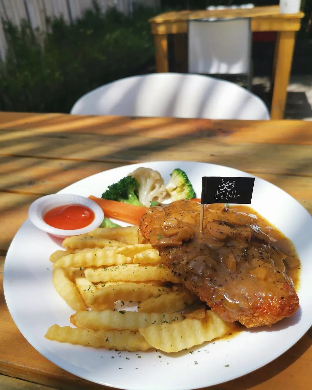 (c) Instagram/kafella.id