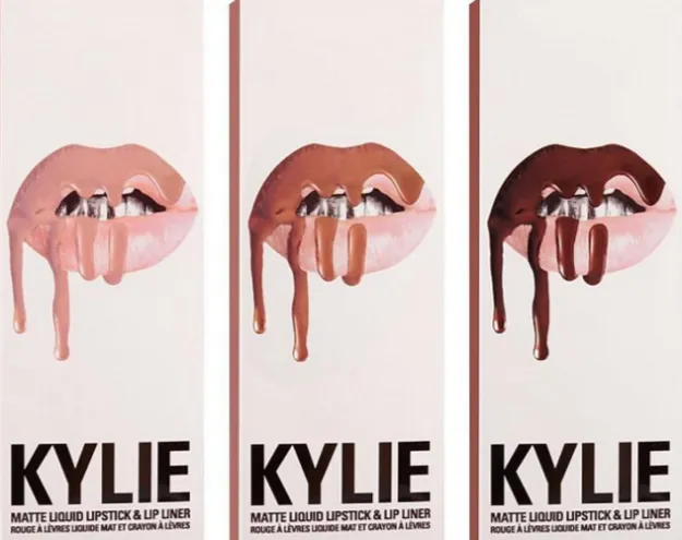 logo produk Kylie Jenner ini diduga mirip dengan tema yang sering digunakan Vlada Haggerty © buzzfeed.com