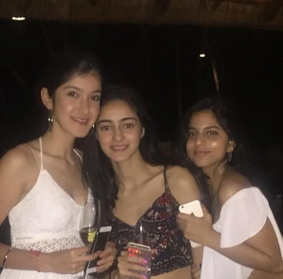 Suhana stunning di hari ulang tahun SRK ©pinkvilla