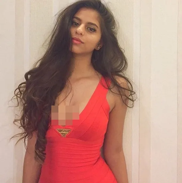 Suhana tampil seksi dengan cleavagenya ©instagram/bollywood212
