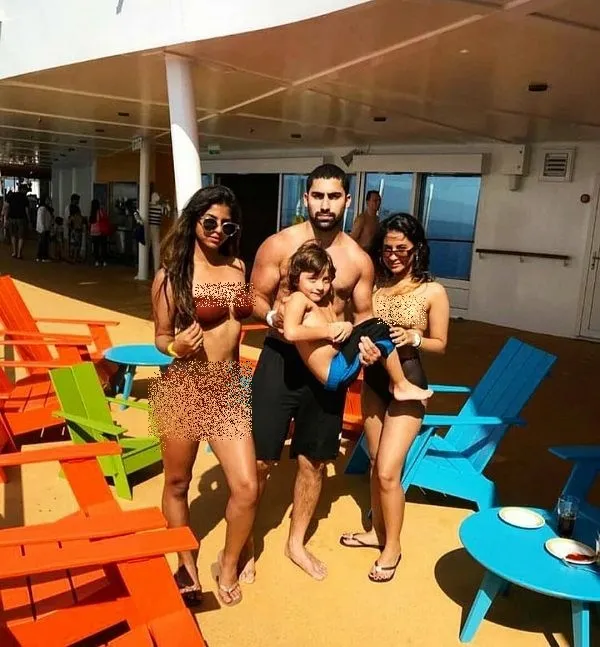 Suhana Khan dan AbRam santai di yacht ©bollywoodlife