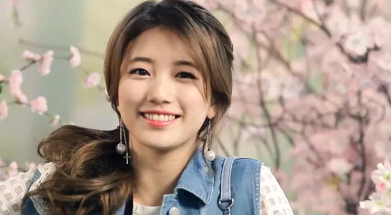 Suzy tersenyum manis di kala Lee Min Ho main iklan bersama Yoona © YouTube