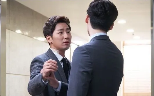 Sosok Lee Yoo Beom yang selalu berusaha menjatuhkan Jung Jae Chan. © SBS