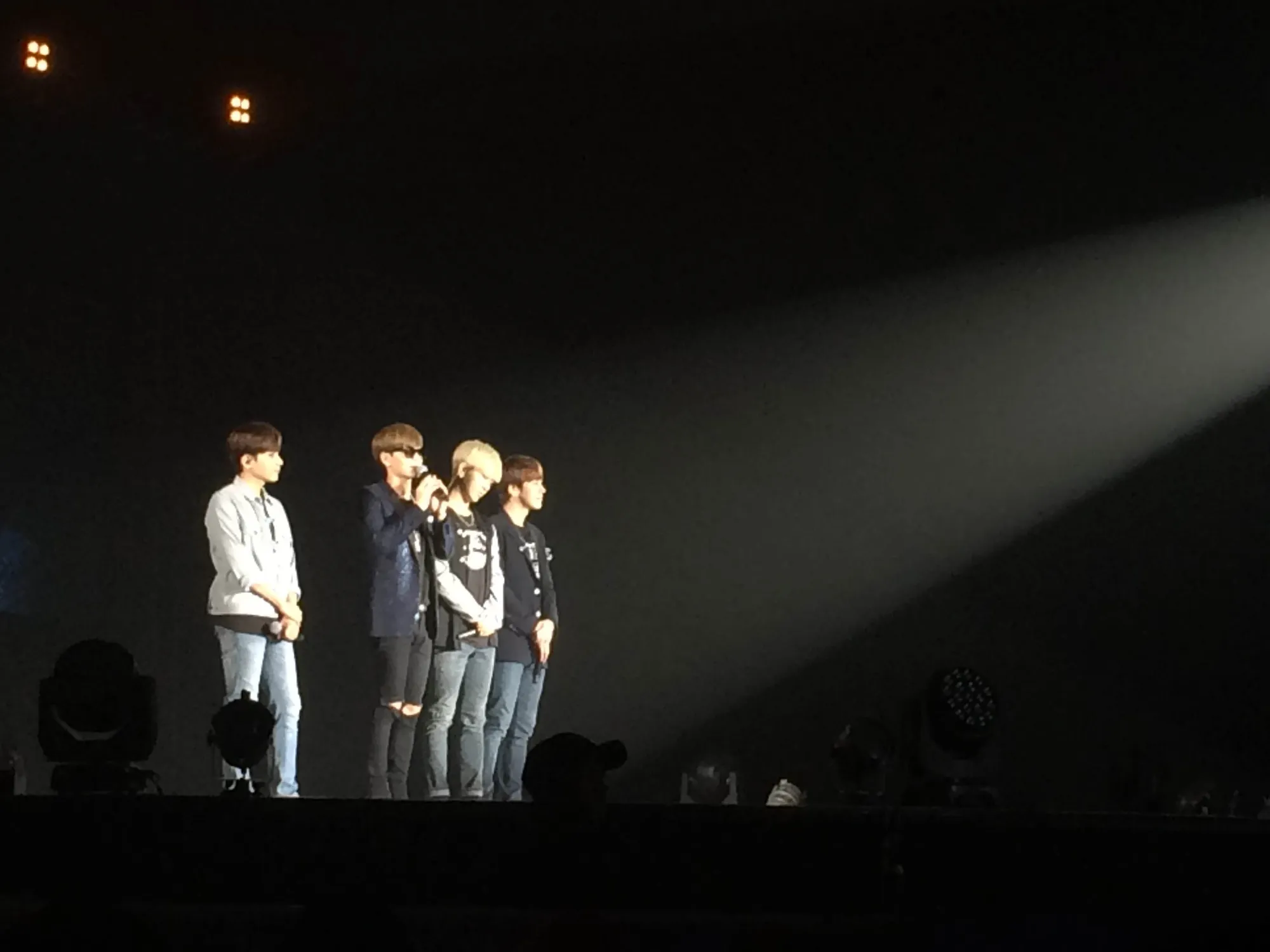 Leeteuk jadi tamu spesial di konser K.R,Y di Jakarta. @KapanLagi.com/Nuzulur Rahmah