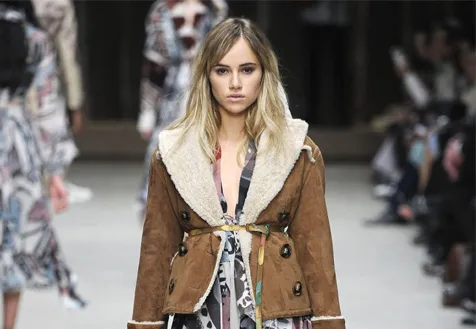 Suki Waterhouse: @FameFlynet