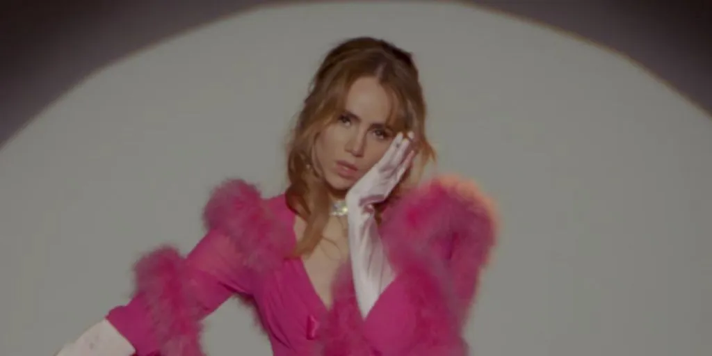 Suki Waterhouse - Moves dan Terjemahan