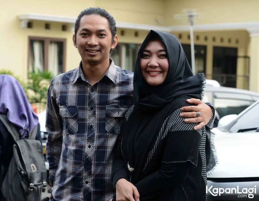 Sulis dan suami jadi korban investasi bodong © KapanLagi.com®/Muhammad Akrom Sukarya