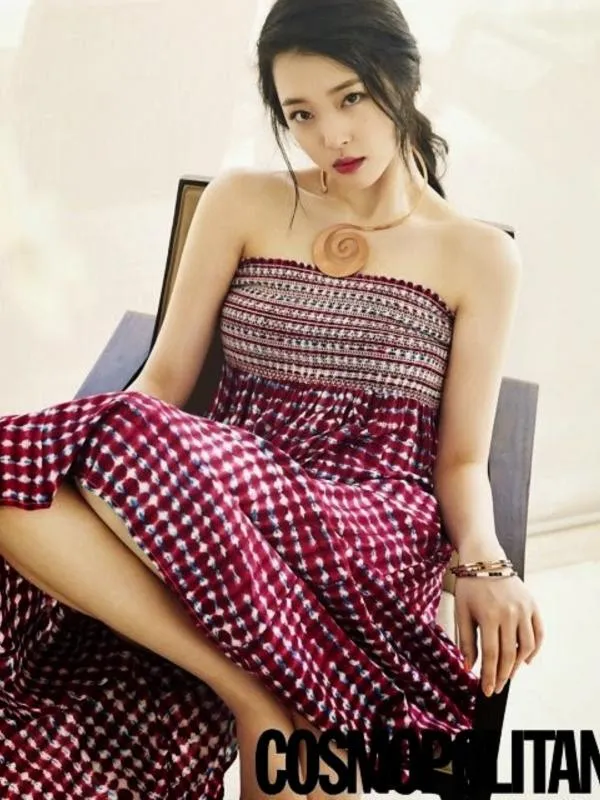 Sulli remi meninggalkan f(x) untuk melakukan solo karir di dunia seni peran. ©Cosmopolitan