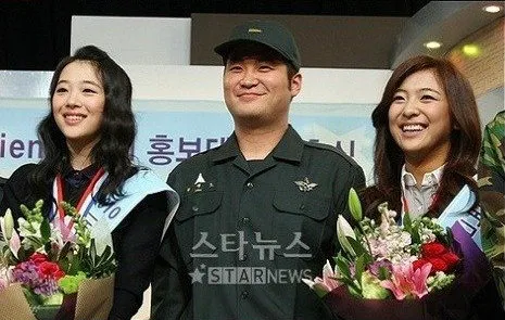 Sulli f(x) - Choiza - Luna f(x)©STARNEWS