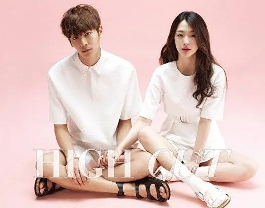 Sulli dan Lee Chul Woo berpegangan tangan © High Cut