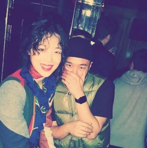 Sulli dan Kim Min Jun putus setelah dua bulan mengungkap hubungan mereka ke publik. © koreaboo.com