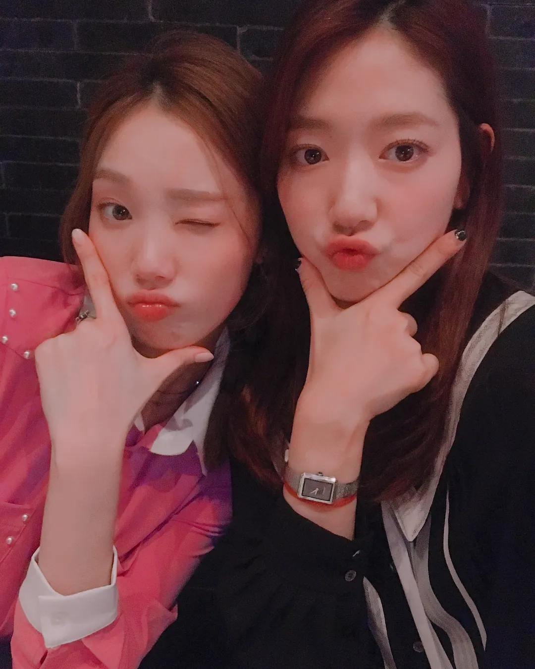 Lee Sung Kyung dan Park Shin Hye saat hangout bersama. © Instagram/ssinz7