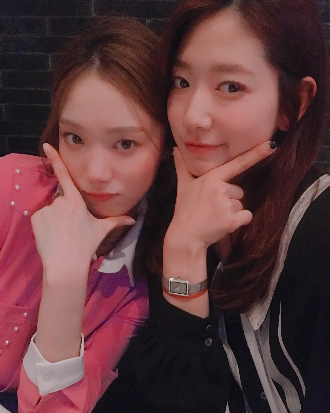 Park Shin Hye dan Lee Sung Kyung menjadi teman dekat ejak bermain bersama salam DOCTORS. © Instagram/ssinz7