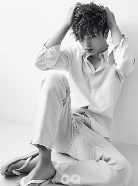 Sungjae BTOB di pemotretan terbarunya. ©CQ Magazine