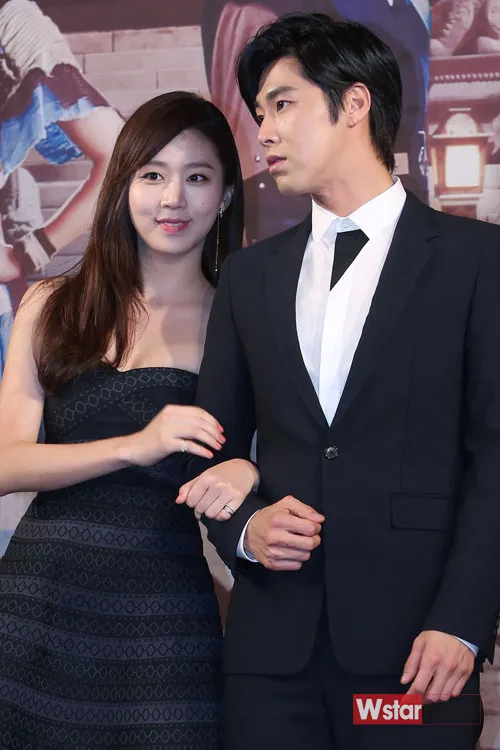 Go Sung Hee dan Yunho TVXQ saat menghadiri prescon The Night Watchman. @kpop.kenhchiase.info