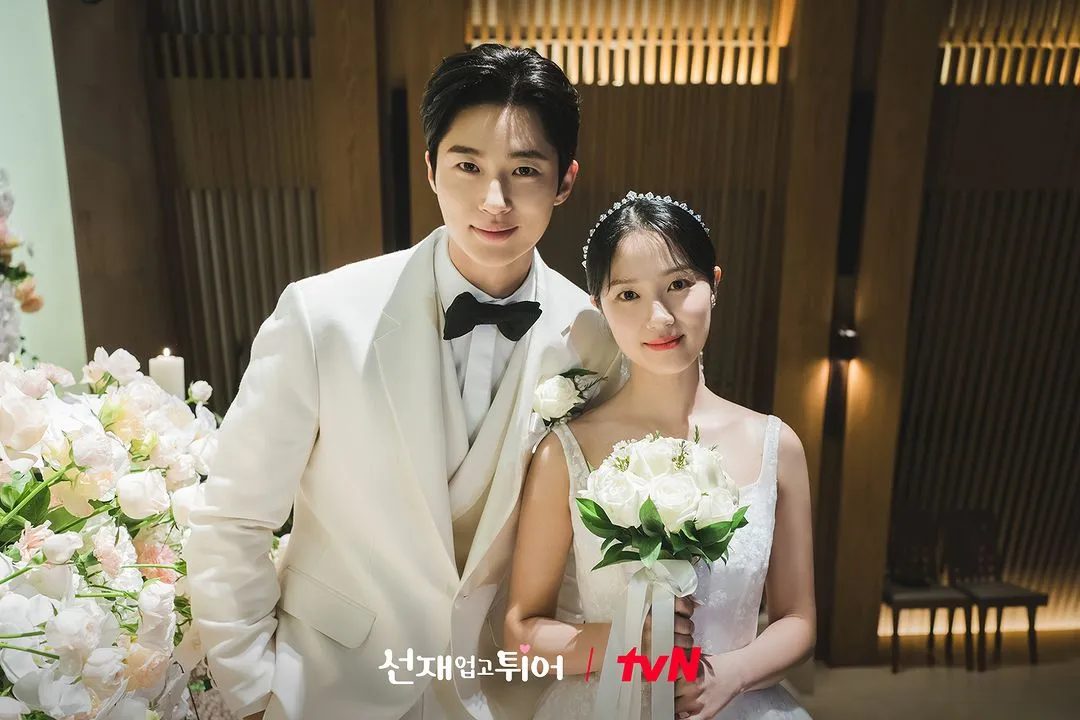 Ryu Sun Jae dan Im Sol di episode terakhir drama Lovely Runner.