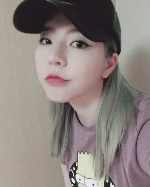 Sunny Girls Generation mengganti warna rambutnya menjadi pirang platinum. /©instagram.com/515sunnyday