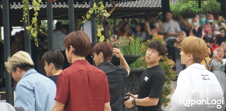 Super Junior dan TVXQ saat tiba di Prambanan © KapanLagi.com®/Mita Anandayu