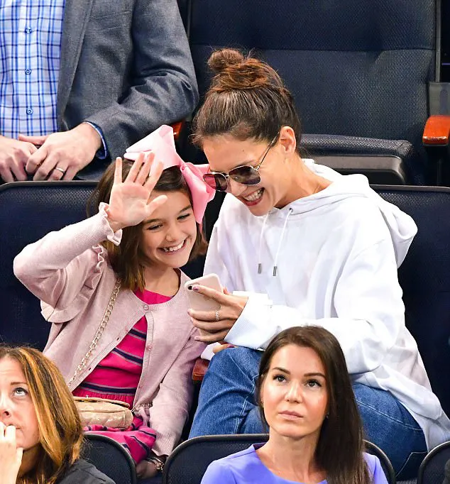Cantiknya Suri kala memakai outfit serba pink © Shutterstock/dailymail.co.uk