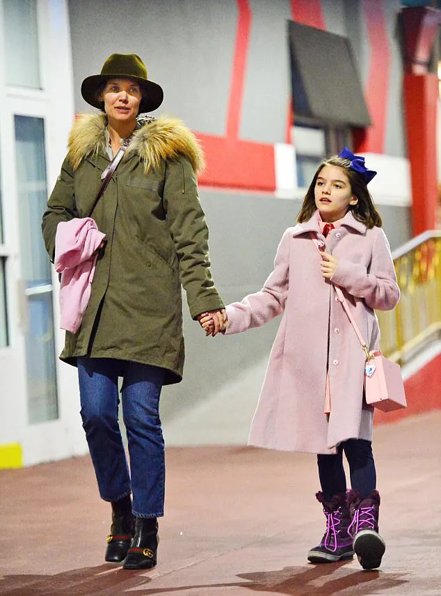 Suri makin cantik dan stylish © dailymail.co.uk