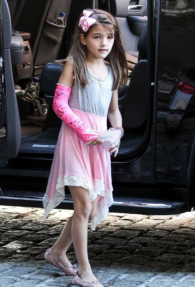 Mata Bengkak, Apa Yang Terjadi Pada Suri Cruise? - KapanLagi.com
