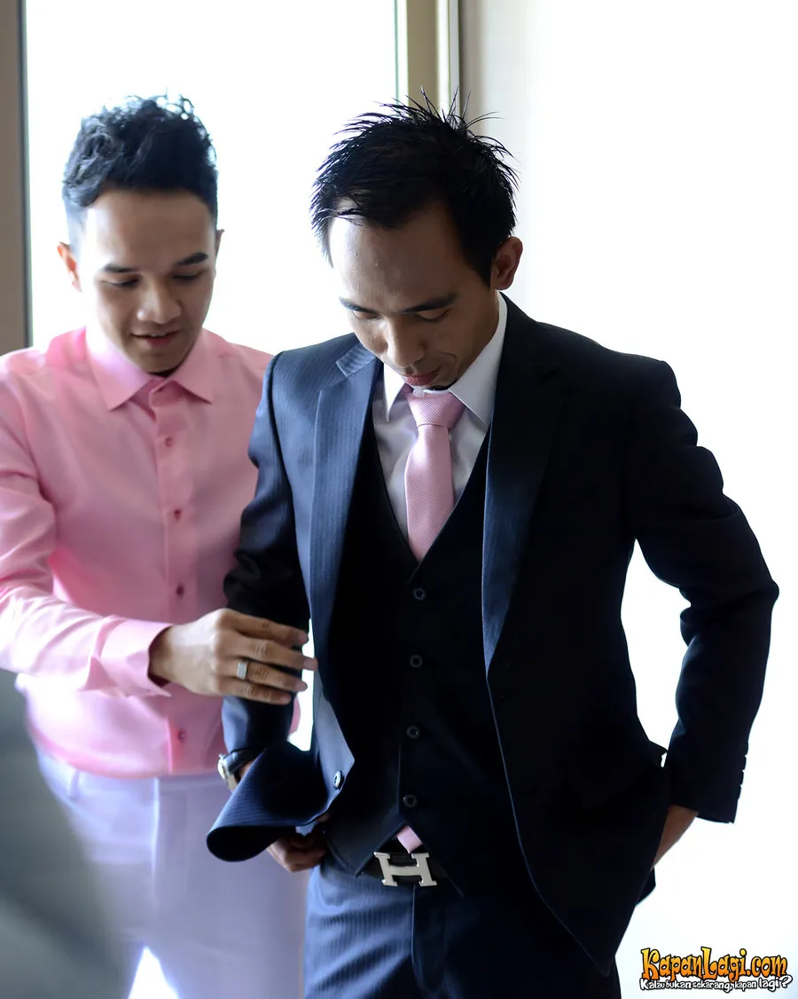 Suryono tengah fitting tuxedo untuk pernikahannya. ©KapanLagi.com®/Bambang E Ros