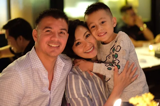 Susan Bachtiar bersama suami dan anak © KapanLagi.com/Bayu Herdianto