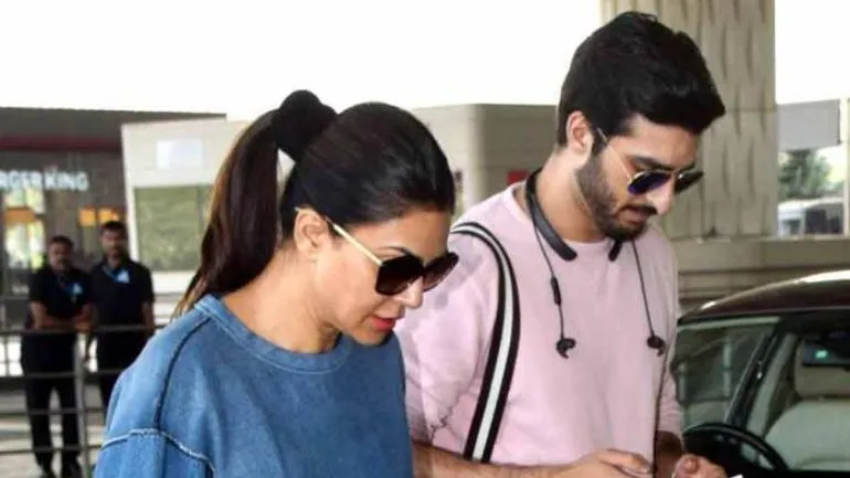 Sushmita dan Rohman berdua di bandara ©indiatoday.in