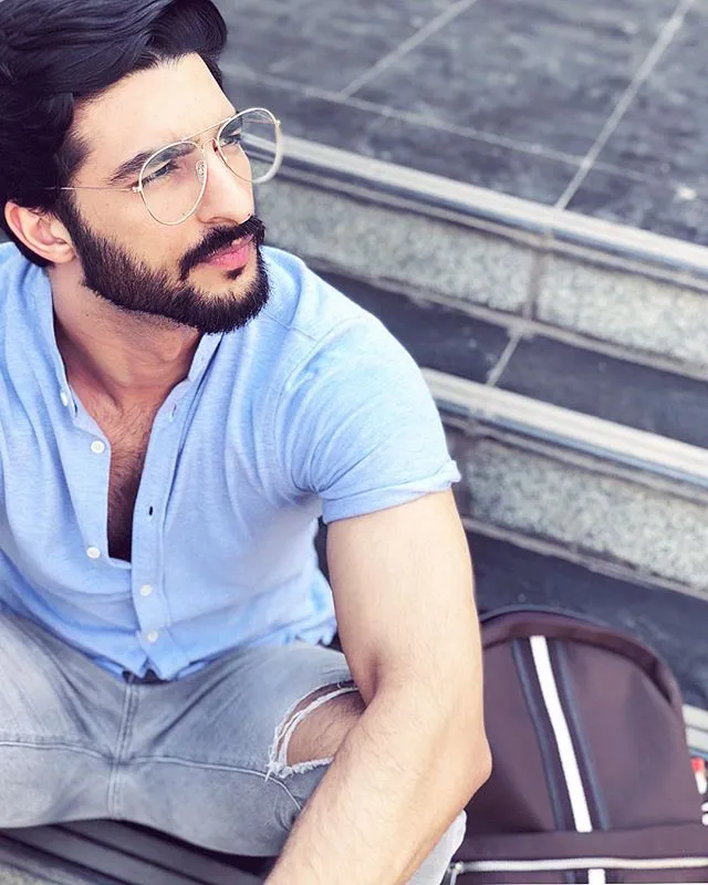 Rohman berusia 15 tahun lebih muda daripada Sushmita ©instagram/rohmanshawl