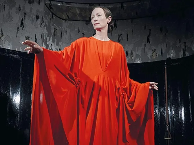 Sosok Madame Blanc yang misterius. (Courtesy of Amazon Studio)