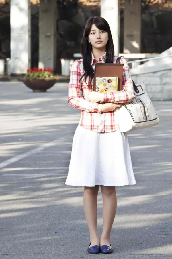 Suzy Miss A kala membintangi ARCHITECTURE 101. ©onehallyu.com