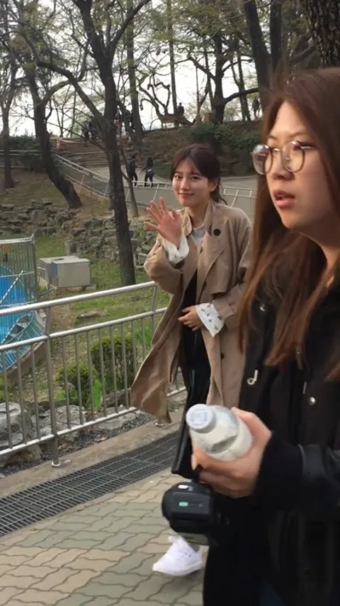 Pesona cantik Suzy Miss A saat syuting bareng Kim Woo Bin untuk drama Uncontrollably Fond. ©pann.nate.com