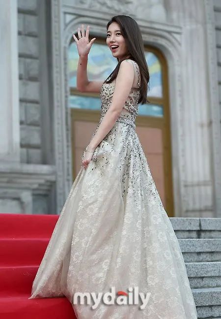 Penampilan cantik anggun Suzy Miss A. ©Mydaily