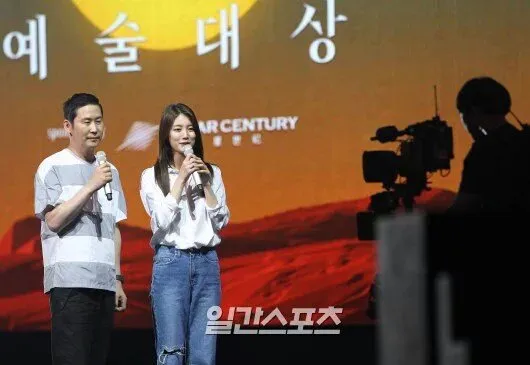 Suzy Miss A saat rehearsal untuk jadi MC Baeksang Art Awards. ©credit as tagged