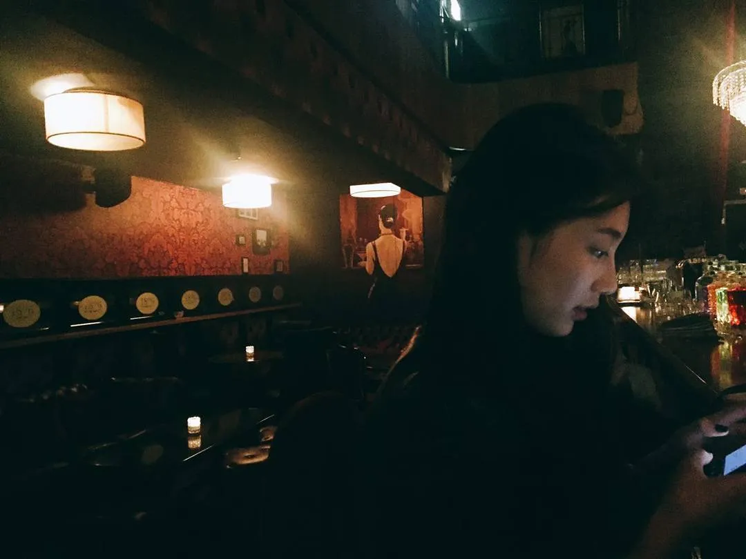 Pesona cantik Suzy Miss A meski berdandan simple. © Instagram/skuukzky