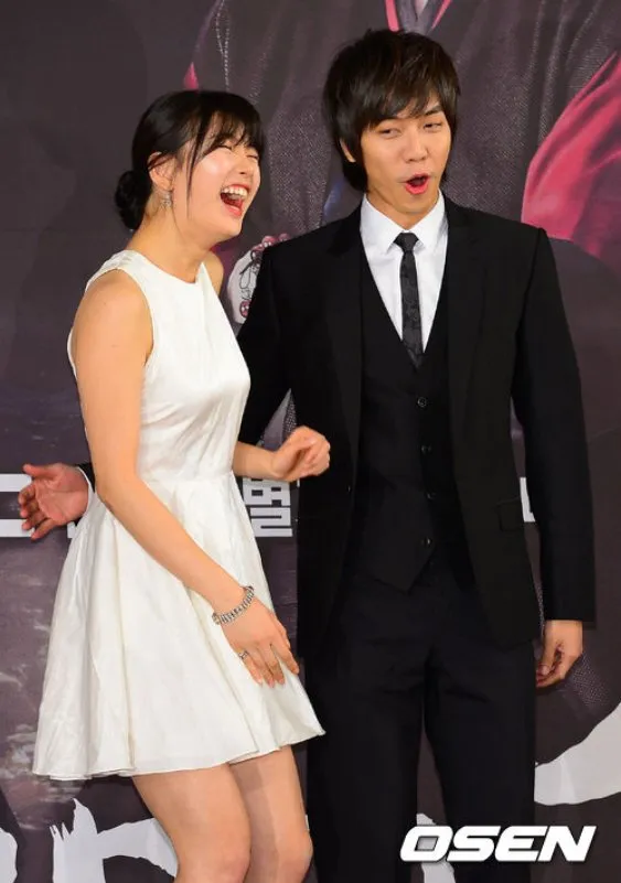 Suzy Miss A ternyata dulu dilarang tertawa di depan umum tanpa menutupi mulutnya. © koreaboo.com