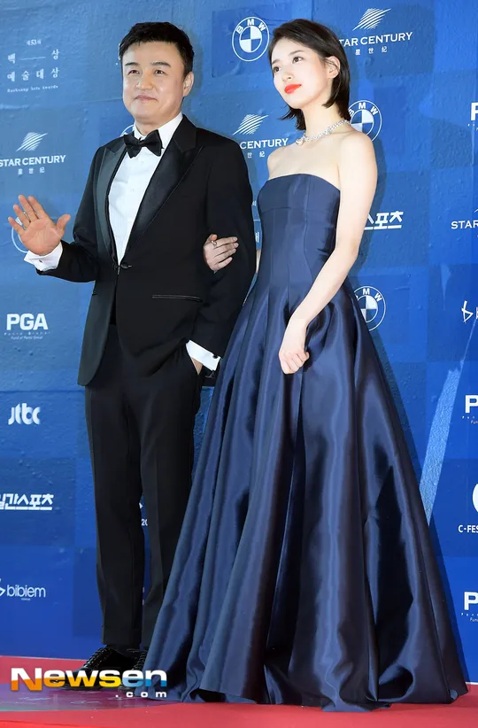 Suzy dua tahun berturut-turut jadi MC di Baeksang Awards. ©newsen.com