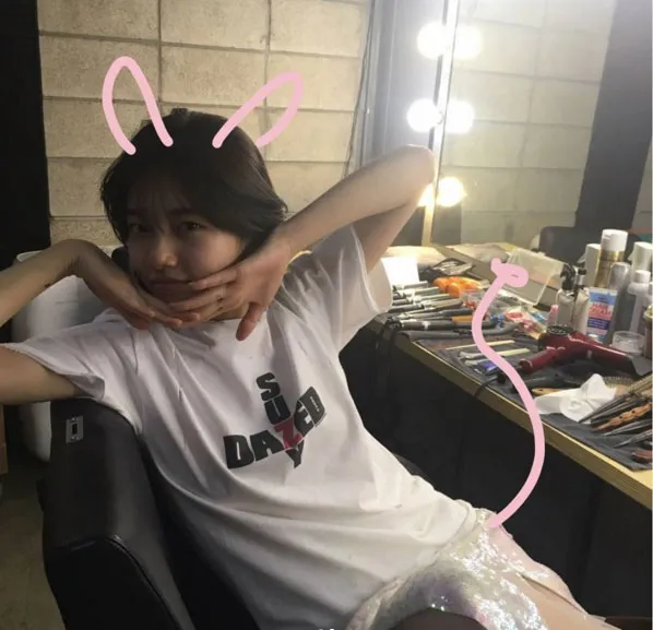 Suzy makin cute dengan style rambut baru dan wajah tanpa makeup. ©Instagram/skuukzky