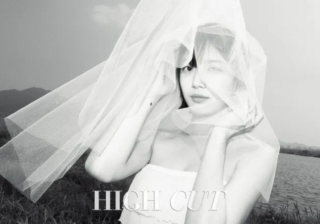 Suzy jadi cover majalah High Cut. © High Cut
