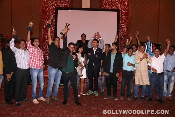 Seluruh pendukung serial Mahabharata rayakan kesuksesan serial ini bersama-sama. @Bollywoodlife
