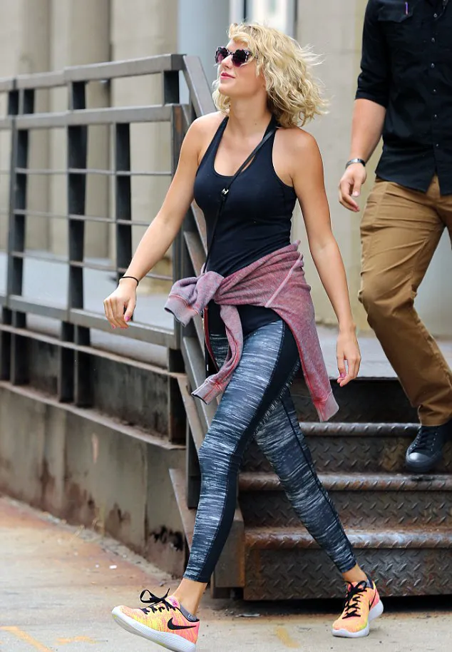 Taylor usai putus, tetap happy! © dailymail.co.uk