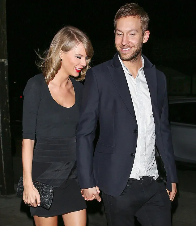 So sweet! Bagai dunia milik berdua @ dailymail.co.uk