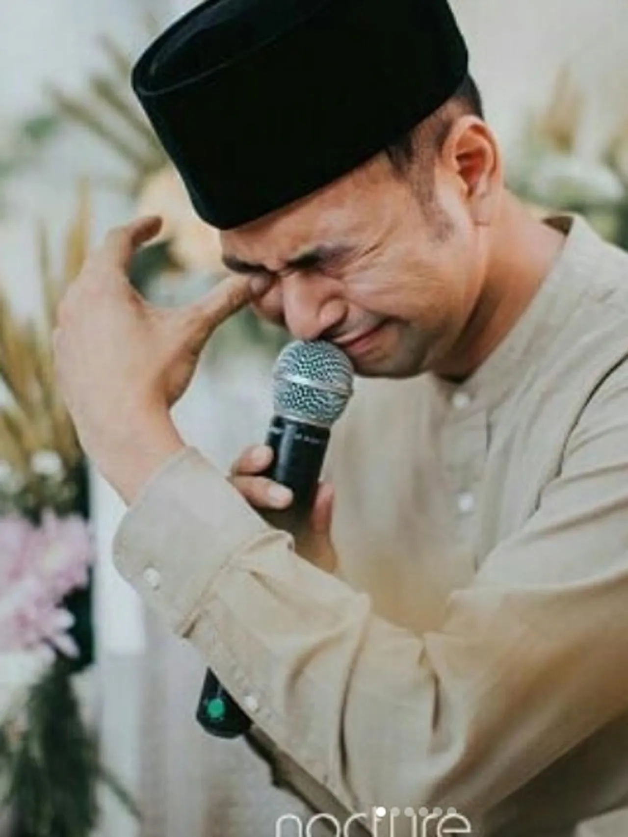 Raffi Ahmad menangis di pengajian pernikahan Syahnaz © Nocture