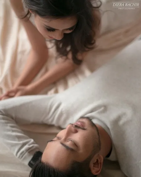 Ngobrol romantis! Kedekatan Syahnaz dan Jeje ini benar-benar manis. /©instagram.com/dierabachir