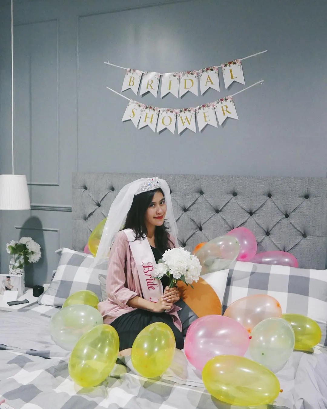 Syahnaz Sadiqah dapat kejutan bridal shower. Credit: via instagram.com/syahnazs