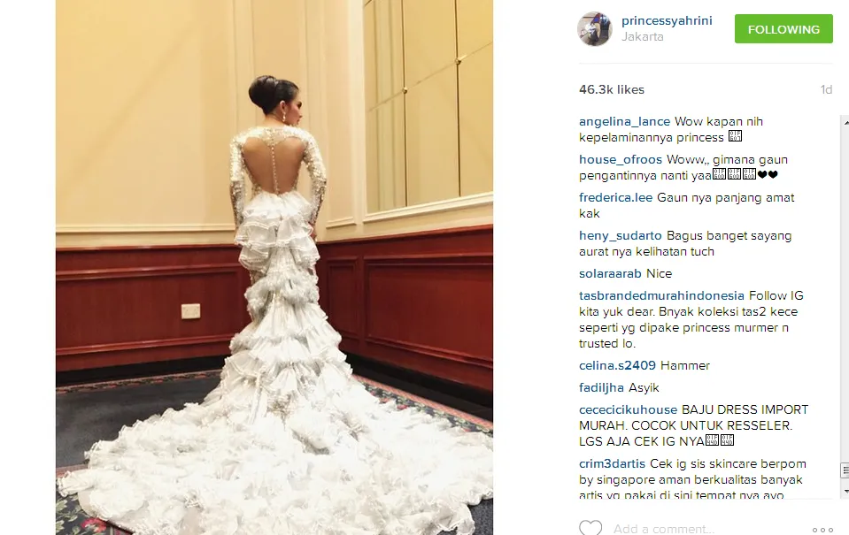 Pakai gaun ini, Syahrini disebut umbar aurat. @instagram/princessyahrini