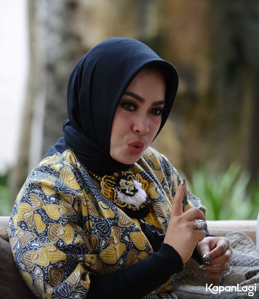 Sempat Ziarah Kubur, Ini Makna Idul Adha Bagi Syahrini 