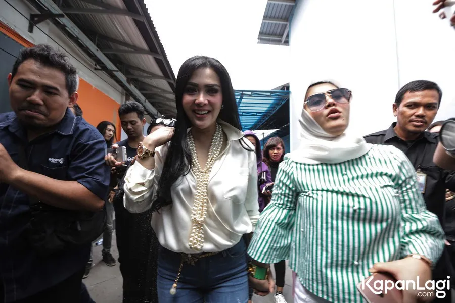 Syahrini pakai day cream sebagai pengganti foundation © KapanLagi.com®/Budy Santoso